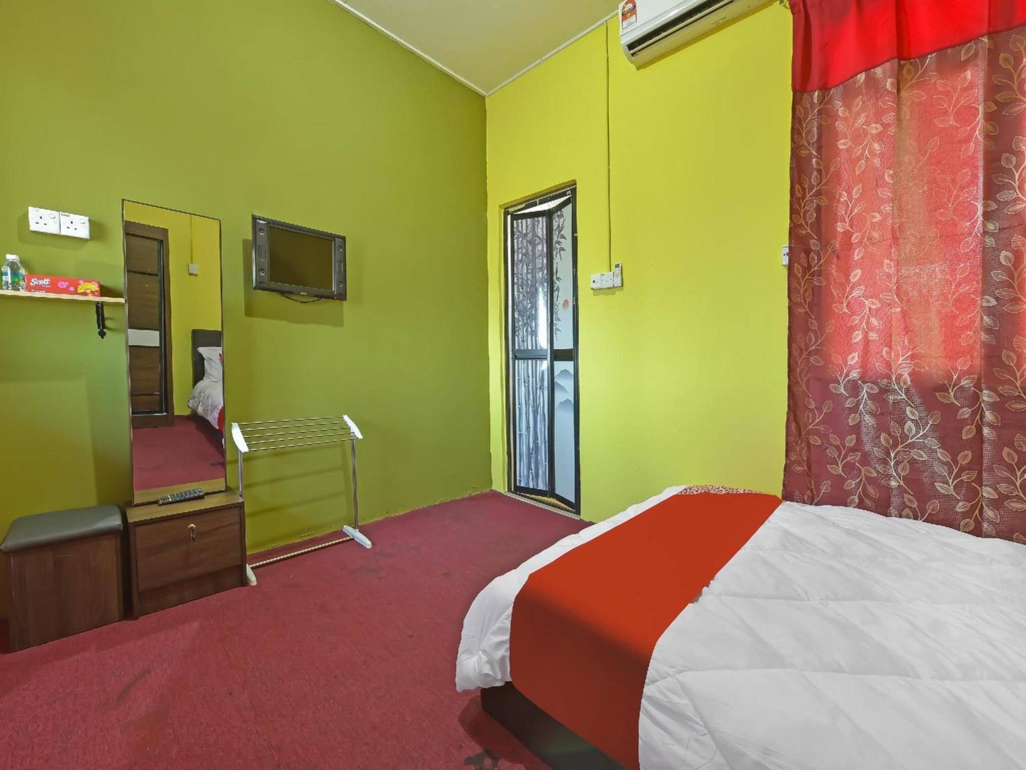 Oyo 90744 Bari Indah Beach Resort Kuala Terengganu Exterior foto
