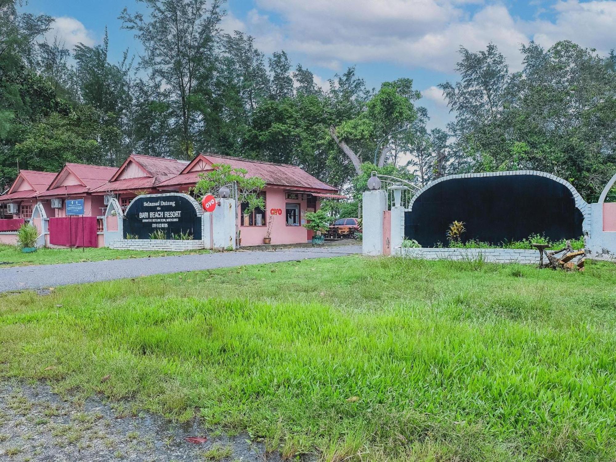 Oyo 90744 Bari Indah Beach Resort Kuala Terengganu Exterior foto